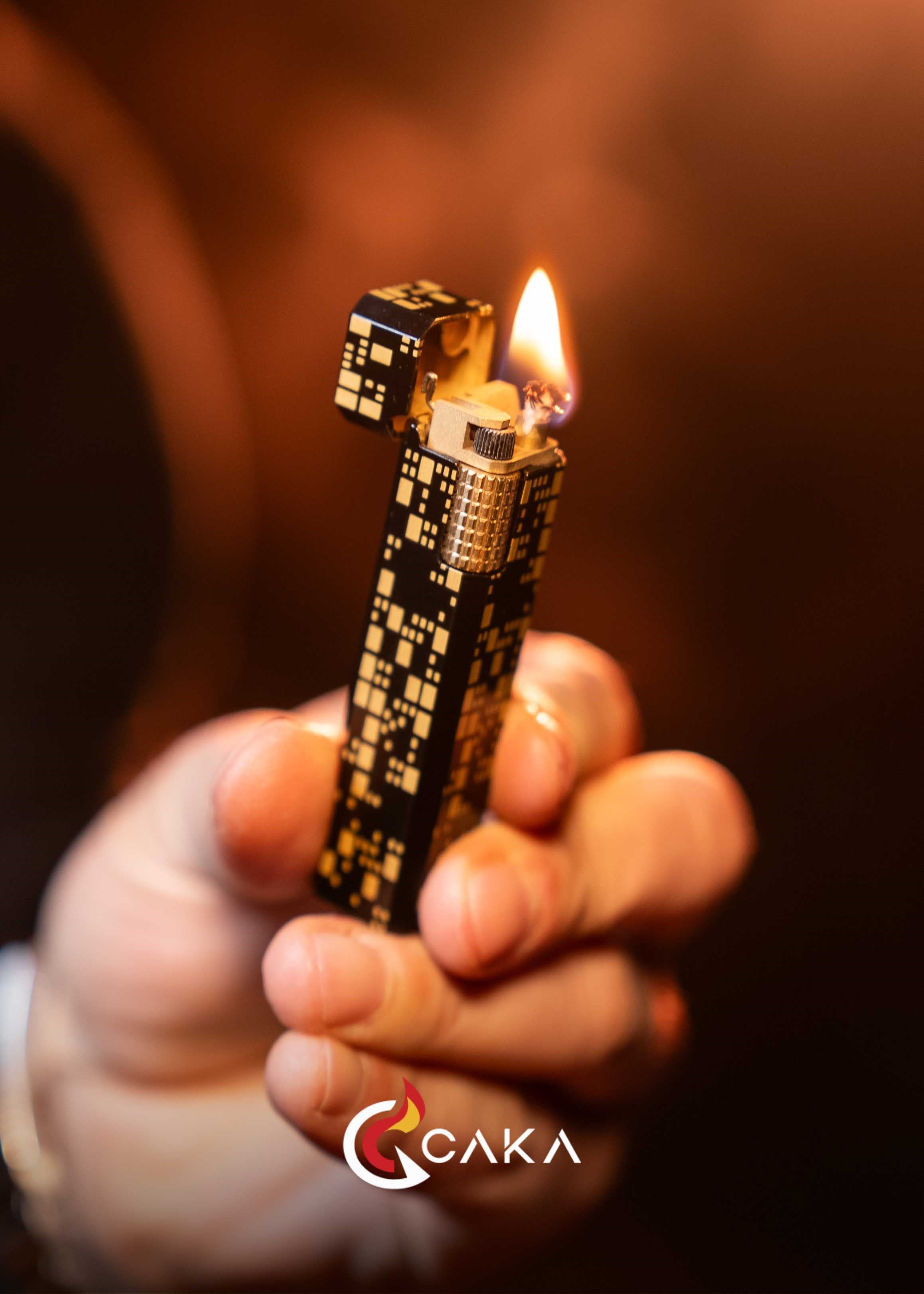 CAKA Pixel Kalem & Çakmak Seti: Geometrik Tasarım, Premium Metal Gövde